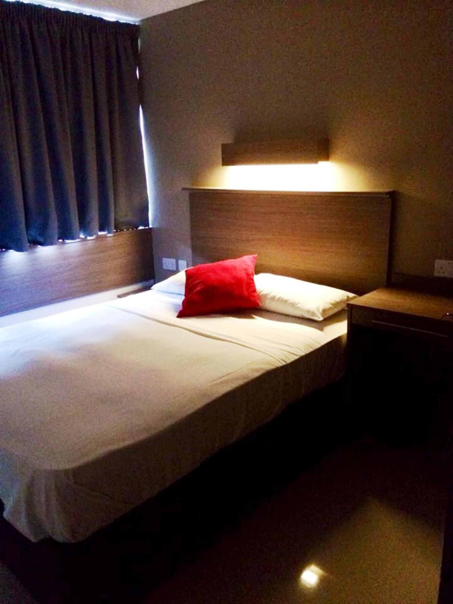 Pelican London Hotel And Residence Екстериор снимка