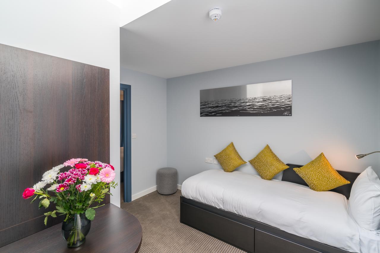 Pelican London Hotel And Residence Екстериор снимка
